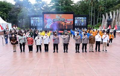 Kapolri Jenderal Listyo Sigit Prabowo membuka lomba orasi unjuk rasa di Tugu Proklamasi, Jakarta Pusat, Jumat (10/12/2021).
