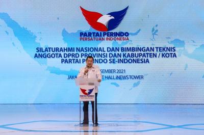 Ketua Umum DPP Partai Perindo Hary Tanoesoedibjo memberikan sambutan saat acara penutupan Silatnas dan Bimtek 2021 Partai Perindo di Jakarta Concert Hall.