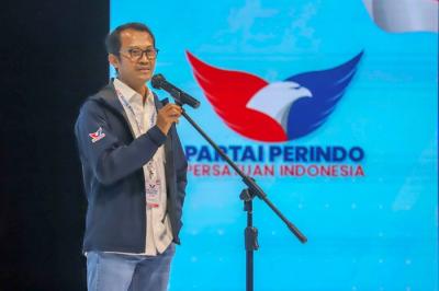 Ketua Umum DPP Partai Perindo Hary Tanoesoedibjo memberikan sambutan saat acara penutupan Silatnas dan Bimtek 2021 Partai Perindo di Jakarta Concert Hall.