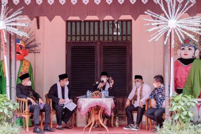 Kemenparekraf berkomitmen penuh menggarap Program Desa Kreatif melalui pengembangan produk unggulan dan ekosistem ekonomi kreatif desa.