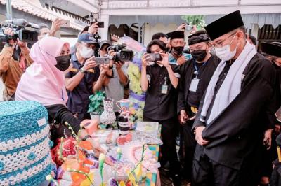 Kemenparekraf berkomitmen penuh menggarap Program Desa Kreatif melalui pengembangan produk unggulan dan ekosistem ekonomi kreatif desa.