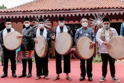 Kemenparekraf berkomitmen penuh menggarap Program Desa Kreatif melalui pengembangan produk unggulan dan ekosistem ekonomi kreatif desa.