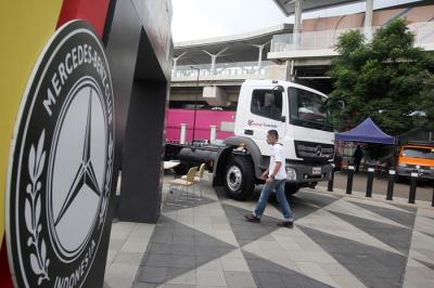 PT Kobexindo Tractors Tbk (KOBX) terus memperkuat segmen non tambang, salah-satunya dengan memasarkan truk kelas berat jalan raya Mercedes-Benz AXOR.
