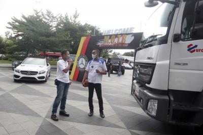 PT Kobexindo Tractors Tbk (KOBX) terus memperkuat segmen non tambang, salah-satunya dengan memasarkan truk kelas berat jalan raya Mercedes-Benz AXOR.