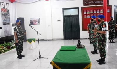 Danpomdam IV Diponegoro Kolonel CPM Widyo Wahyono memimpin upacara serah terima jabatan Komandan Denpom IV/5 Semarang di Madenpom IV/5, Semarang.