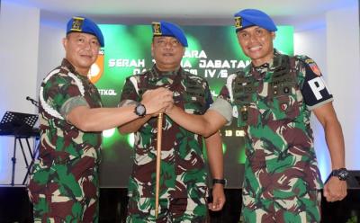 Danpomdam IV Diponegoro Kolonel CPM Widyo Wahyono memimpin upacara serah terima jabatan Komandan Denpom IV/5 Semarang di Madenpom IV/5, Semarang.