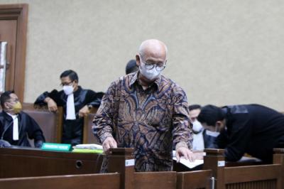 Terdakwa Pemilik PT AMS, Kiagus Emil Fahmy Cornain menjalani sidang lanjutan di Pengadilan Tipikor, Jakarta, Selasa (14/12/2021).