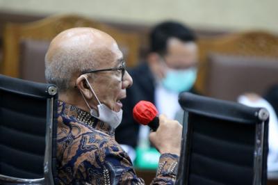 Terdakwa Pemilik PT AMS, Kiagus Emil Fahmy Cornain menjalani sidang lanjutan di Pengadilan Tipikor, Jakarta, Selasa (14/12/2021).