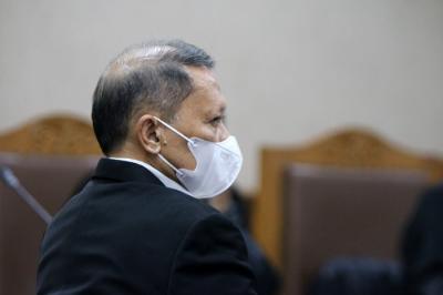 Terdakwa Mantan Direktur Utama PT Pelindo II RJ Lino mengikuti sidang di Pengadilan Tipikor, Jakarta , Selasa (14/12/2021).