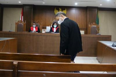 Terdakwa Mantan Direktur Utama PT Pelindo II RJ Lino mengikuti sidang di Pengadilan Tipikor, Jakarta , Selasa (14/12/2021).