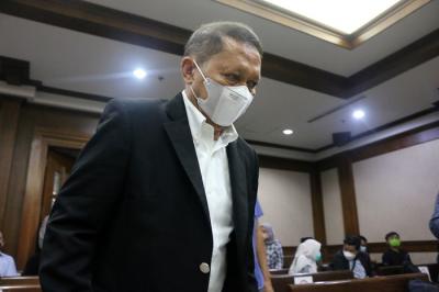Terdakwa Mantan Direktur Utama PT Pelindo II RJ Lino mengikuti sidang di Pengadilan Tipikor, Jakarta , Selasa (14/12/2021).