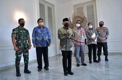 Wapres menekankan agar seluruh pihak terkait dapat lebih mendekatkan diri juga beradaptasi dengan kondisi, baik kondisi alam dan masyarakat di Papua.