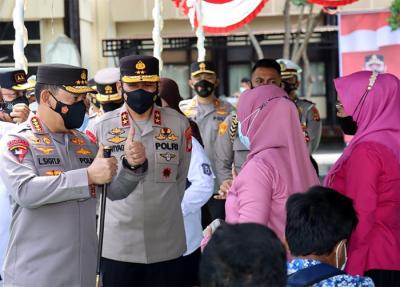 Kapolri Jenderal Listyo Sigit Prabowo meninjau pelaksanaan akselerasi percepatan vaksinasi serentak se-Indonesia.
