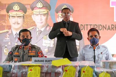 Konferensi pers terkait Tindak Pidana Pencucian Uang hasil penjualan dan peredaran narkotika di Bareskrim Polri, Jakarta, Kamis, (16/12/2021).