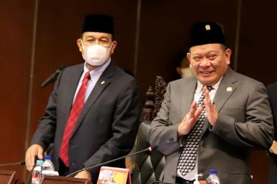 Sidang paripurna ke-6 masa sidang II tahun sidang 2021-2022 di Nusantara V, Kompleks Parlemen MPR/DPR-DPD, Senayan, Jakarta, Kamis (16/12/2021).