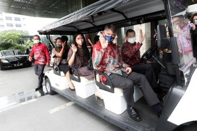 Executive Chairman MNC Group Hary Tanoesoedibjo menerima kunjungan persahabatan Duta Besar Inggris untuk Indonesia dan Timor-Leste Owen Jenkins di MNC Center.