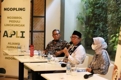 Diskusi NGOPLING : Ngobrol Peduli Lingkungan yang digelar Aliansi Jurnalis Peduli Lingkungan Indonesia (AJPLI) di Jakarta, Jumat (17/12/2021).
