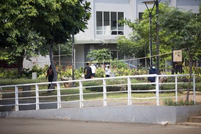 Suasana di Rumah Sakit Darurat Covid-19 (RSDC) Wisma Atlet Kemayoran, Jakarta, Jumat (17/12/2021).