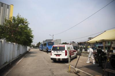 Suasana di Rumah Sakit Darurat Covid-19 (RSDC) Wisma Atlet Kemayoran, Jakarta, Jumat (17/12/2021).