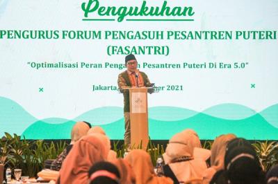 Wakil Ketua DPR RI Abdul Muhaimin Iskandar memberi pengarahan dalam lokakarya Optimalisasi Peran Pengasuh Pesantren Putri di Era 5.0.