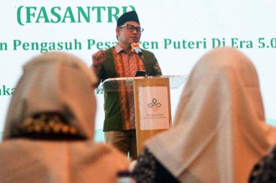Wakil Ketua DPR RI Abdul Muhaimin Iskandar memberi pengarahan dalam lokakarya Optimalisasi Peran Pengasuh Pesantren Putri di Era 5.0.