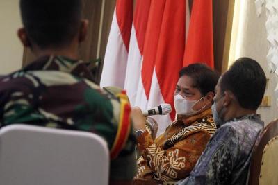 Menko Perekonomian Airlangga Hartarto menerima dan sekaligus memberikan pembekalan kepada 31 Taruna TK III AKMIL (Sermadatar) di kantor Kementerian Koordinator