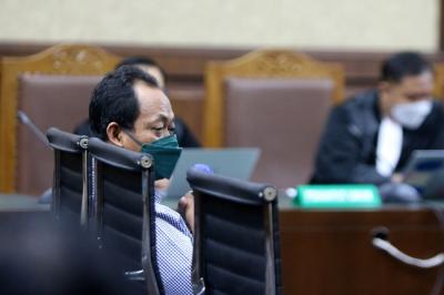 Terdakwa Direktur Pemeriksaan dan Penagihan pada Direktorat Jenderal Pajak (2016-2019) Angin Prayitno Aji menjalani sidang perdana di Pengadilan Tipikor.