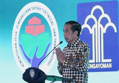 Presiden Joko Widodo menekankan pentingnya melibatkan Badan Usaha Milik Desa (BUM Desa) untuk melakukan transformasi ekonomi di desa.