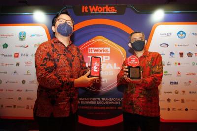 Penghargaan Top Digital Implementation 2021 Kategori Financial Technology di Jakarta, Selasa (21/12/2021).