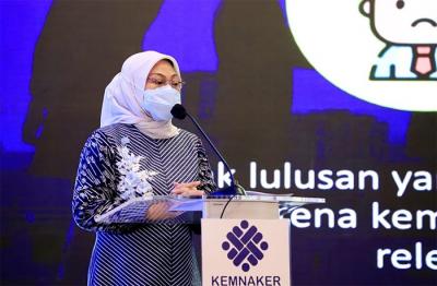 Menteri Ketenagakerjaan Ida Fauziyah secara resmi membuka Rapat Kerja Nasional (Rakernas) II Forum Koordinasi Nasional Balai Latihan Kerja Komunitas Tahun 2021.