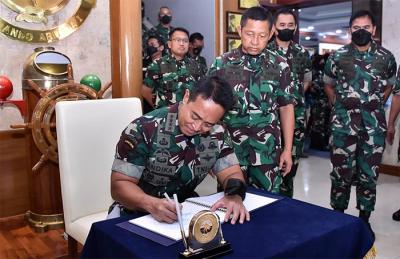 Panglima TNI Jenderal TNI Andika Perkasa melaksanakan kunjungan kerja ke Markas Komando Armada I, Jl. Gunung Sahari, Jakarta Pusat, Senin (20/12/2021).