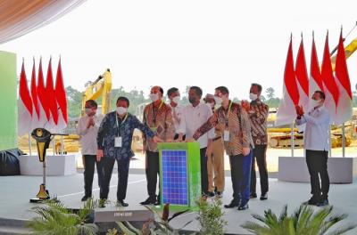 Presiden Joko Widodo melakukan groundbreaking Kawasan Industri Hijau Indonesia di Kabupaten Bulungan, Kalimantan Utara, Selasa (21/12/2021).