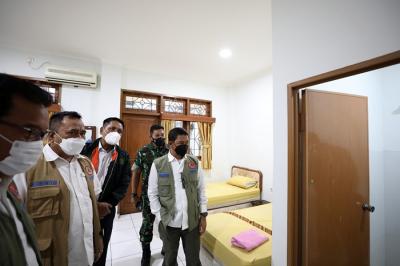 Peninjauan pertama dilakukan di Rusun Nagrak yang berada di bilangan Cilincing, Jakarta Utara.