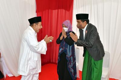 Presiden Joko Widodo menyampaikan amanat saat pembukaan Muktamar Nahdlatul Ulama ke-34 di Pondok Pesantren Darus Sa'adah, Lampung, Rabu (22/12/2021).