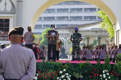 Apel Gelar Pasukan Operasi Kepolisian Terpusat Lilin Candi 2021 di Jalan Pemuda Semarang, Jawa Tengah, Kamis (23/12/2021).