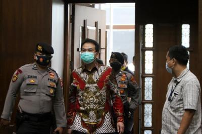 Terdakwa Mantan Wakil ketua DPR RI Azis Syamsuddin menjalani sidang di pengadilan Tipikor, Jakarta Kamis (23/12/2021).