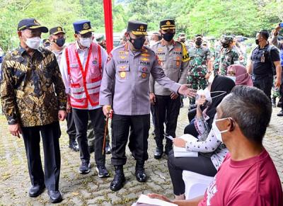 Sebanyak 1,2 juta dosis vaksin ditargetkan dalam kegiatan percepatan vaksinasi ini.