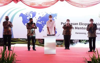 Pelepasan Ekspor Akhir Tahun 2021, di PT Toyota Motor Manufacturing Indonesia, Karawang International Industrial City, Jawa Barat, Kamis (23/12/2021).
