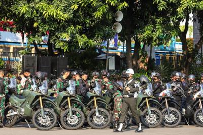 Gubernur DKI Jakarta Anies Baswedan menyampaikan arahan saat menjadi Inspektur Upacara pada Apel Operasi Lilin Jaya 2021 di Lapangn Dit Lantas Polda Metro Jaya.