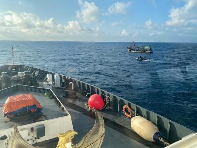 Bakamla RI KN Pulau Dana-323, berhasil menangkap Kapal Ikan Asing (KIA) berbendera Vietnam yang sedang melakukan aktivitas penangkapan ikan secara illegal.