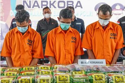 Keterangan pers kasus narkoba di kantor Bareskrim Polri, Jakarta, Kamis (23/12/2021).