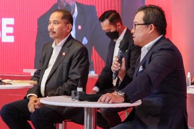Jajaran Direksi PT Visi Media Asia (VIVA) saat melangsungkan paparan Public Expose secara virtual di Jakarta, Kamis (23/12/2021).