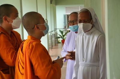 Komunitas Persaudaraan Lintas Agama menggelar acara Safari Natal Lintas Agama di Susteran Penyelenggaraan Ilahi Samping Gereja Bongsari Semarang.