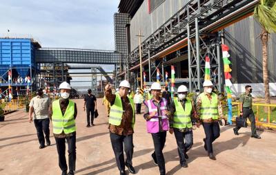 Presiden Joko Widodo meresmikan smelter nikel milik PT Gunbuster Nickel Industry (GNI) yang terletak di Kabupaten Morowali Utara, Sulawesi Tengah.