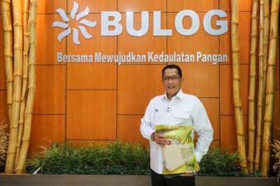 Direktur Utama Perum Bulog Budi Waseso memberikan keterangan saat konferensi pers di Kantor Pusat Perum Bulog, Jakarta Selatan, Selasa (28/12/2021).