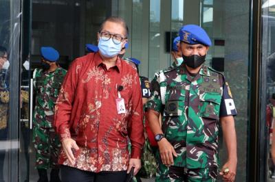 Sekretaris Jenderal KPK Cahya Hardianto Harefa (Kiri) dan Danpuspomal Mayjend TNI (Mar) Lukman, S.T saat menyambangi Gedung KPK, Jakarta.