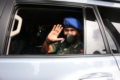 Sekretaris Jenderal KPK Cahya Hardianto Harefa (Kiri) dan Danpuspomal Mayjend TNI (Mar) Lukman, S.T saat menyambangi Gedung KPK, Jakarta.