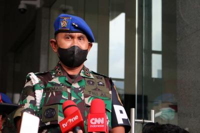 Sekretaris Jenderal KPK Cahya Hardianto Harefa (Kiri) dan Danpuspomal Mayjend TNI (Mar) Lukman, S.T saat menyambangi Gedung KPK, Jakarta.
