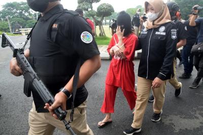 Rilis barang bukti tindak pidana pencucian uang (TPPU) yang diduga hasil penjualan narkoba di Mapolda Jateng, Semarang, Rabu (29/12/2021).