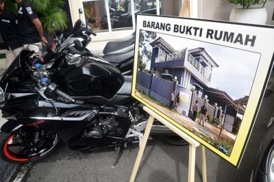 Rilis barang bukti tindak pidana pencucian uang (TPPU) yang diduga hasil penjualan narkoba di Mapolda Jateng, Semarang, Rabu (29/12/2021).